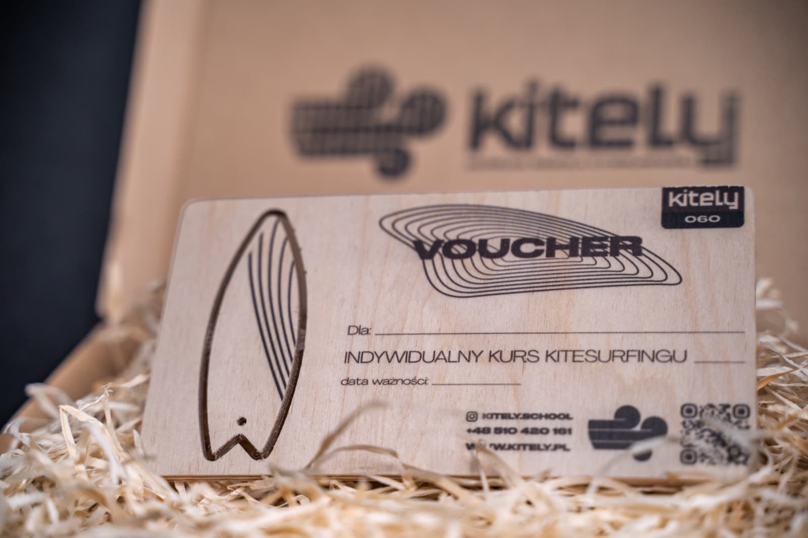 Drewniany voucher prezentowy w firmowym pudelku Kitely