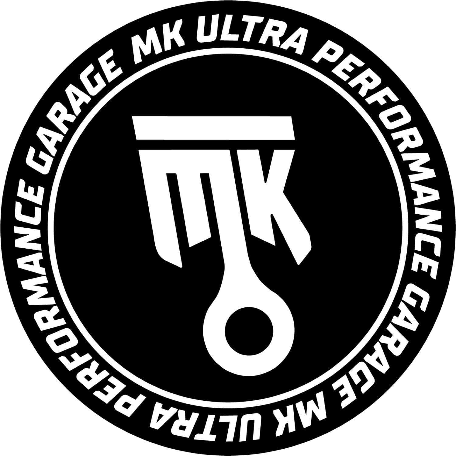 Okrągły badge: znak w czarnym kole z napisem MK ULTRA PERFORMANCE GARAGE.